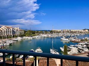 CO040-217 - STUDIO MEZZANINE 4 couchages aux marines de Cogolin