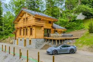 Luxurious Chalet with Sauna & Jacuzzi in Megeve with Parking
