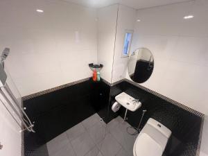 Cozy 2-Bedroom Place in a Quiet Area Nearby Beach