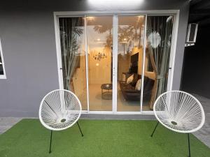 Cozy 2-Bedroom Place in a Quiet Area Nearby Beach