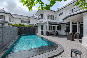 Thong Lo Sumptuous Double Pool Villa