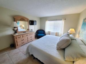 Pelican Inlet A206- Pool Access & Tennis Courts condo