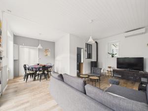 Maison à 50m de la mer, 8 adultes 3 enfants