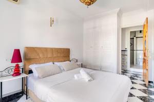 City Center Apt With a Stunning Beach View & WiFi