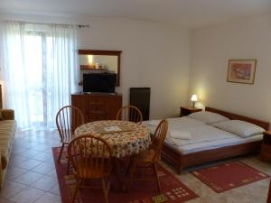 Toscanaapartmanbalatonhu family frend