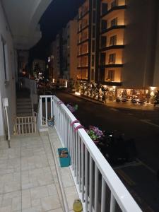 Spacious 3 Bedroom Apt Near the Sea