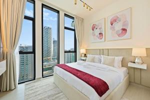 Golden Stays - Private Pool Modern 2BR Oasis in JVC