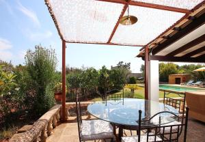 Charming villa for two people by Renthousing