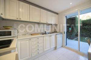 Apartamento céntrico con piscina y aparcamiento