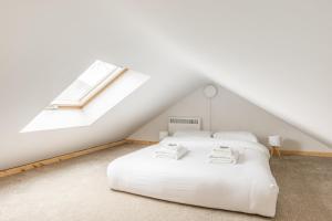 New! Charming Split-Level Studio in Wimbledon