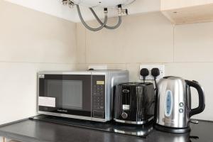 New! Charming Split-Level Studio in Wimbledon