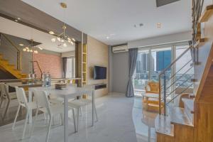 Medan Modern Stay 2BR - Close to Malls & Center