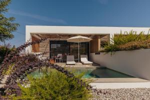 Acacia - Explore your senses