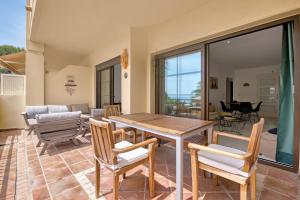 Apto frente al mar con piscina