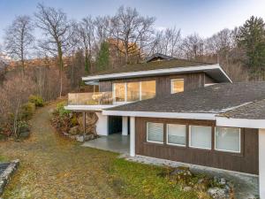 2 Villas with Lake and Mountain View 15 Minutes to Interlaken