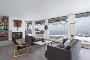 2 Villas with Lake and Mountain View 15 Minutes to Interlaken