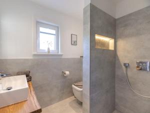 Haus mit Sauna, 3 SZ, 2 Bäder & 450 m Strand