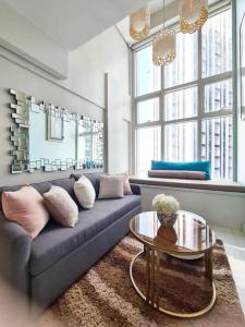 Stylish Pasig loft in the middle of everything!