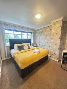 4-Bed Parking, Fast WiFi, M42 Great for team work