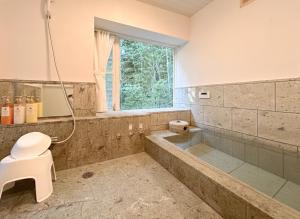 温泉付き 自然に囲まれながら別荘生活を満喫 1棟貸切 湖畔 バーベキュー 長期滞在 ファミーユ伊豆の瞳