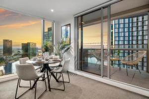 Docklands Panorama Harbour Views - Pool Gym & Parking