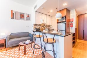 Skyline Studio Overlooking the Community, Only a Few Steps from the Park, Al Jawhara Tower, Jumeirah Village Triangle by Deluxe Holiday Homes