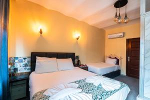 Galata Comfortable 12 Suits