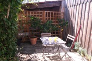 Beau studio calme, indépendant avec terrasse