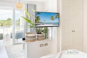 Coral Azul 301 Brand New Modern Studio 12-Minute Walk to the Beach