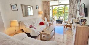 Verde Mar Seaview Apartment with Pool