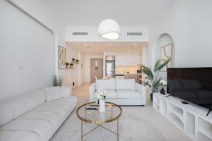 Free housekeeping visits during your stay - StayShort - Dubai Creek Harbour sleeps 4 with Incredible Views