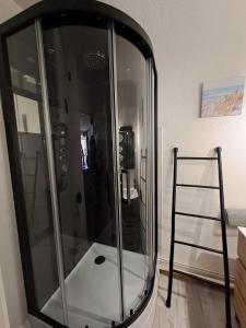 Studio sur le port avec piscine & terrasse