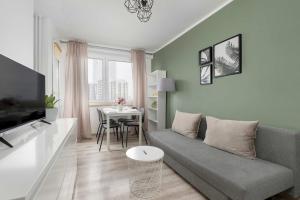 Comfortable One Bedroom Apartment Next to the Spodek in Katowice by Noclegi Renters