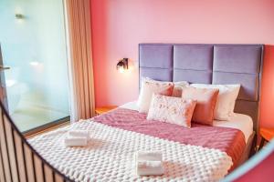 Pink Sunset by Moje Holiday