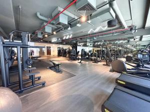 Luxury 2BR in Downtown with floor to ceiling Burj view