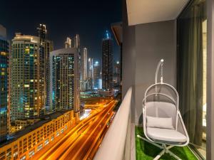Luxury 2BR in Downtown with floor to ceiling Burj view