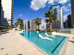 Luxury 2BR in Downtown with floor to ceiling Burj view