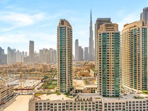 Luxury 2BR in Downtown with floor to ceiling Burj view
