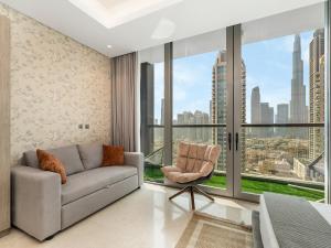 Luxury 2BR in Downtown with floor to ceiling Burj view