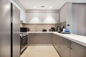 Luxury 4BR Prime Downtown Stay