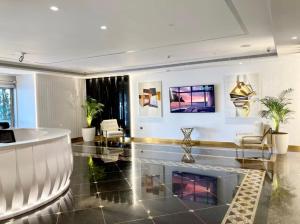 Elegant 2BR Marina Apartment Near Beach And Metro