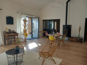Magnifique Eco-gîte 4 personnes avec piscine naturelle