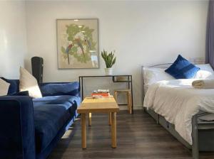 Heart of Hoxton 4 Bed Flat Zone 1 Balcony