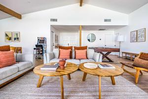 Peaceful Villa Getaway for Up to 16 Guests