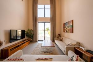 Luxury 4BR + Nanny Villa • Ancient Sands