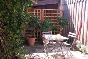 Beau studio calme, indépendant avec terrasse