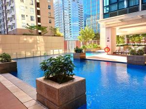 BGC High Rise, Uptown Mall Link, 5G WiFi, Pool, Ste 29