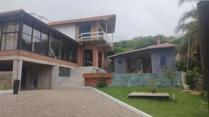 Casa com piscina em Torres