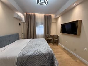 Prime Location - shared Bath