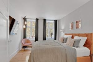 Walk to Tivoli - Vaernedamsvej Cafes - Hidden Gem